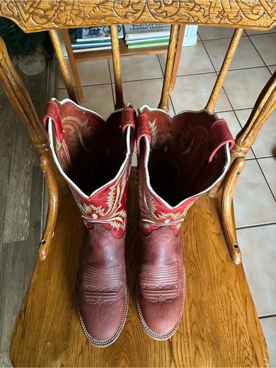 Lucchese Shoes - Lucchese Women’s western boots. Size 7.5B
Excellent condition.
